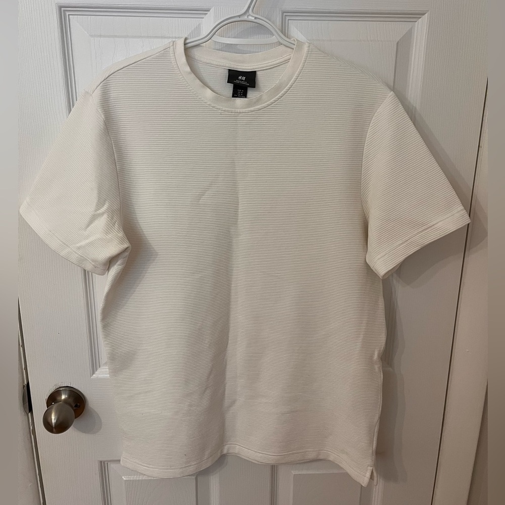 H&M White Striped Textured T-Shirt Size 
M – Casual Basic